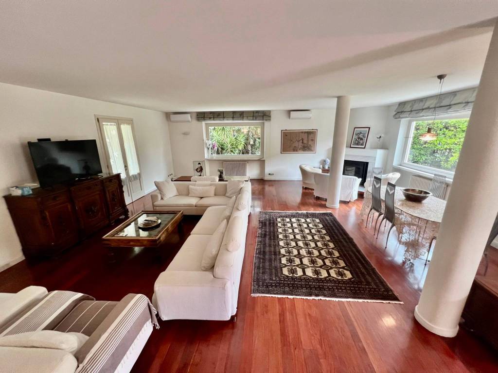 casa indipendente in affitto a Forte dei Marmi in zona Vittoria Apuana