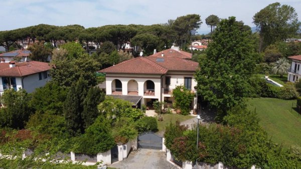 casa indipendente in affitto a Forte dei Marmi in zona Vittoria Apuana