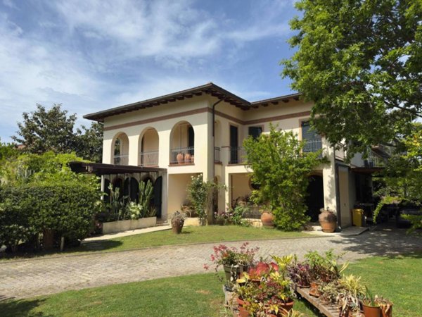 casa indipendente in affitto a Forte dei Marmi in zona Vittoria Apuana
