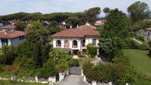 casa indipendente in affitto a Forte dei Marmi in zona Vittoria Apuana