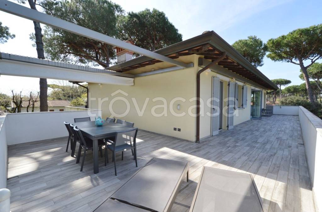 appartamento in affitto a Forte dei Marmi in zona Vittoria Apuana