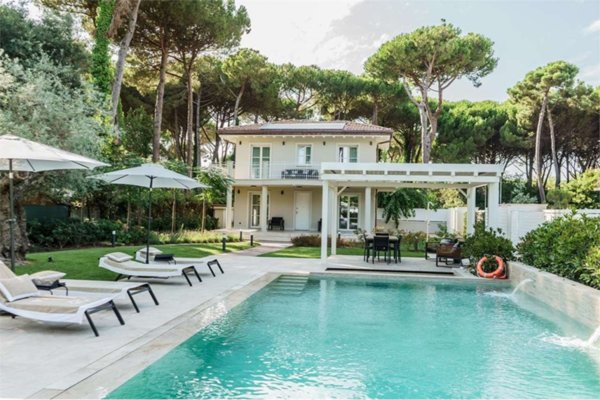 casa indipendente in affitto a Forte dei Marmi in zona Vittoria Apuana