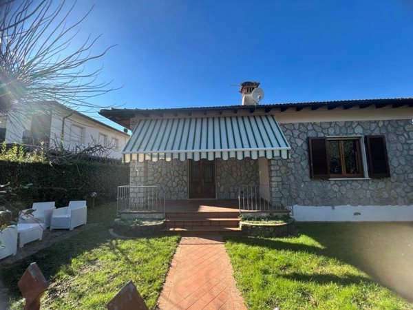 casa indipendente in affitto a Forte dei Marmi in zona Roma Imperiale