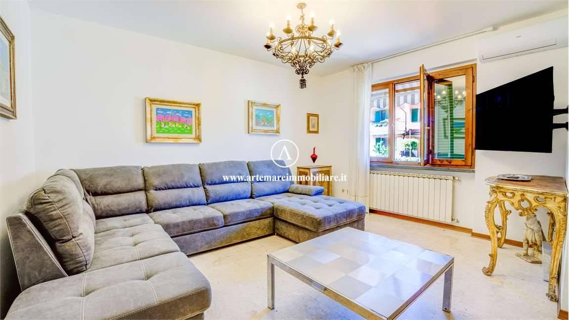 casa indipendente in affitto a Forte dei Marmi in zona Vittoria Apuana