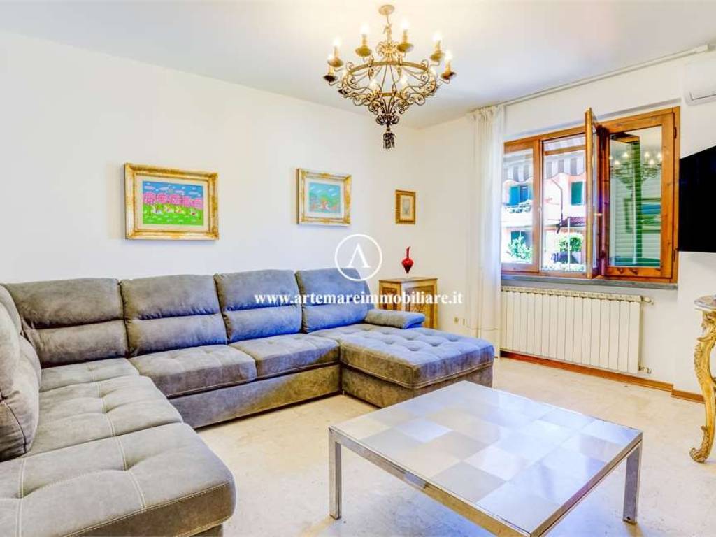 casa indipendente in affitto a Forte dei Marmi in zona Vittoria Apuana