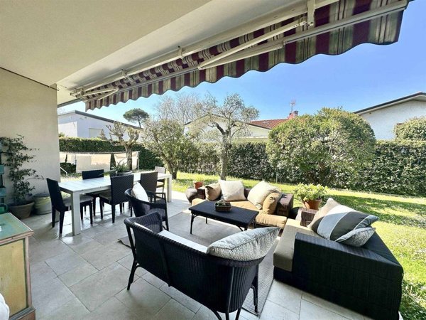casa indipendente in affitto a Forte dei Marmi in zona Roma Imperiale
