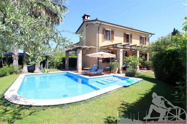 casa indipendente in affitto a Forte dei Marmi in zona Vittoria Apuana