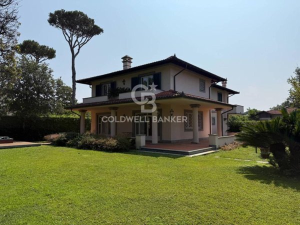 casa indipendente in affitto a Forte dei Marmi in zona Vittoria Apuana