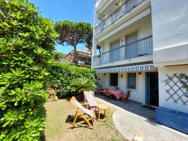 appartamento in affitto a Forte dei Marmi in zona Vittoria Apuana