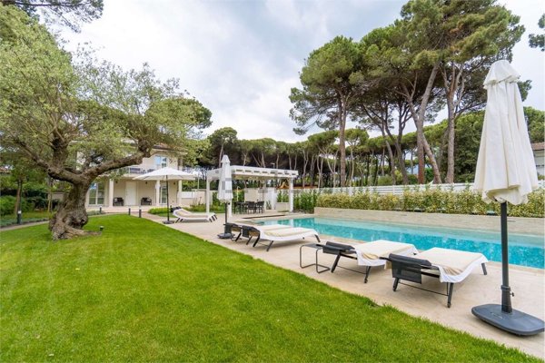 casa indipendente in affitto a Forte dei Marmi in zona Vittoria Apuana