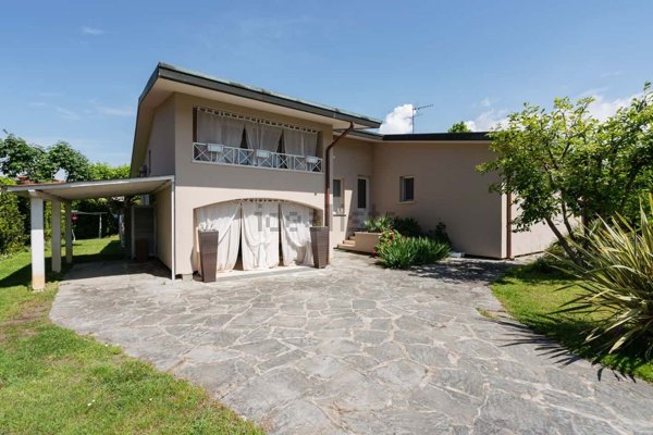 appartamento in affitto a Forte dei Marmi in zona Roma Imperiale