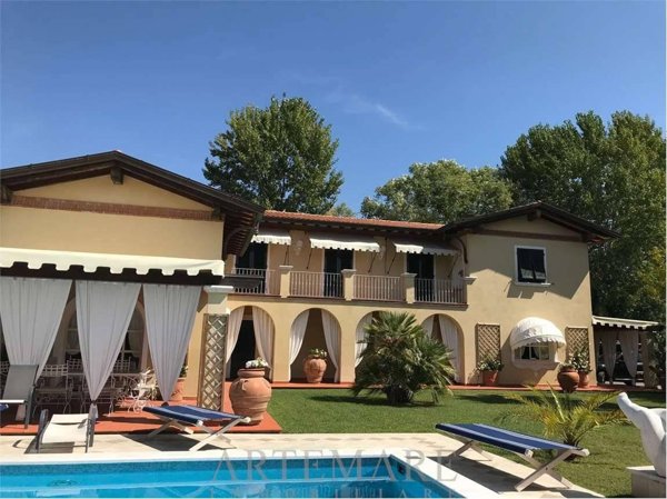 casa indipendente in affitto a Forte dei Marmi in zona Vittoria Apuana