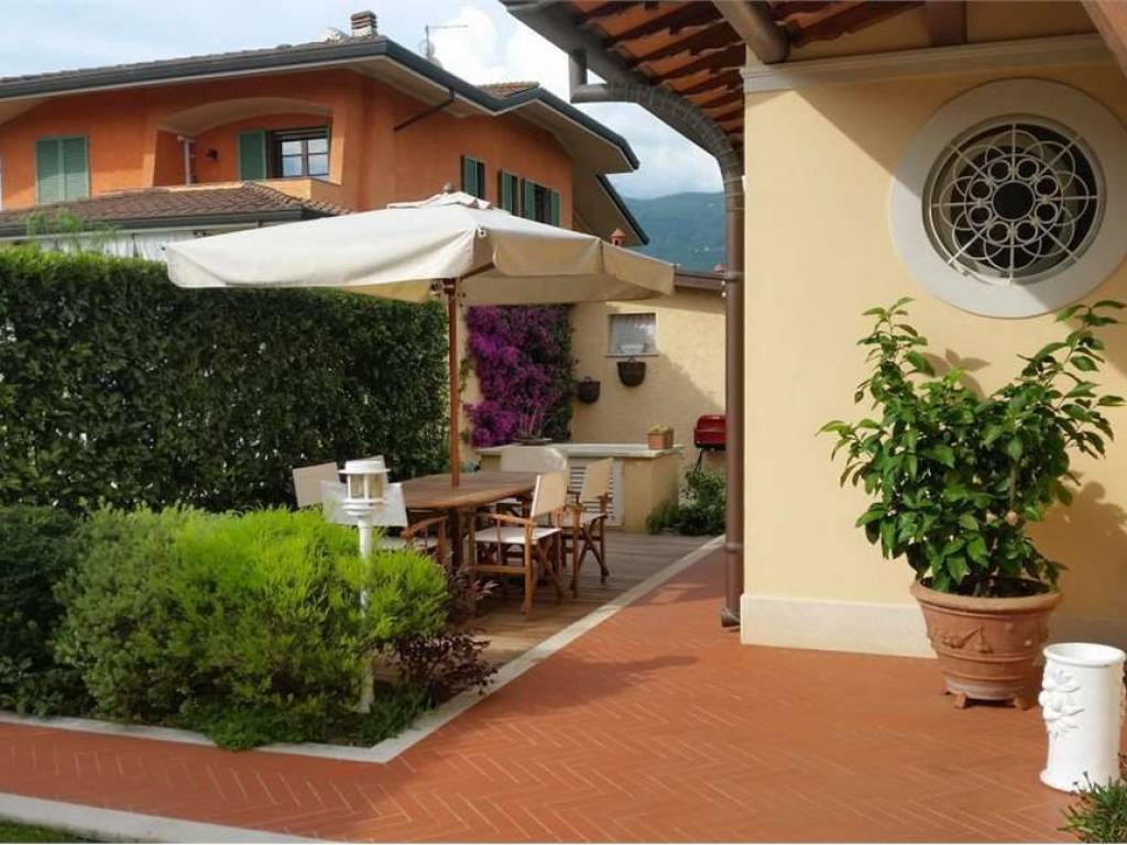 casa indipendente in affitto a Forte dei Marmi in zona Vittoria Apuana