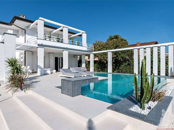 casa indipendente in affitto a Forte dei Marmi in zona Vittoria Apuana