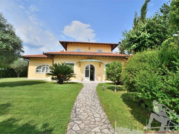 casa indipendente in affitto a Forte dei Marmi in zona Vittoria Apuana