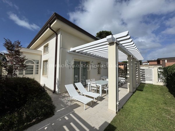 casa indipendente in affitto a Forte dei Marmi