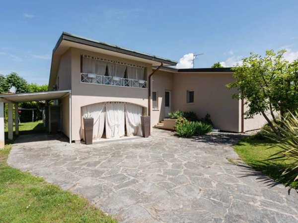 appartamento in affitto a Forte dei Marmi in zona Roma Imperiale