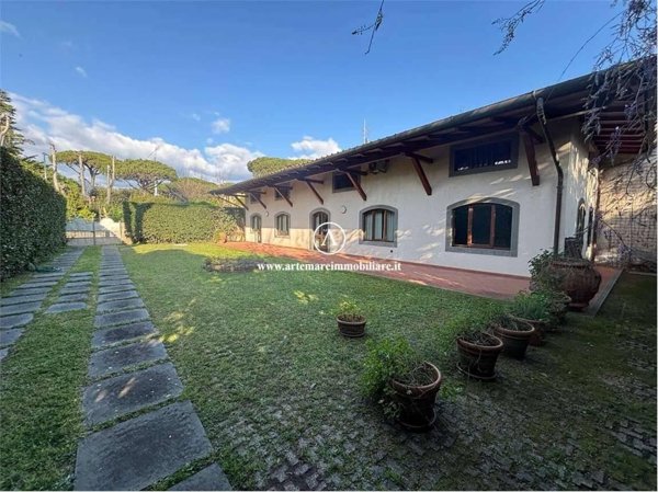 casa indipendente in affitto a Forte dei Marmi in zona Roma Imperiale