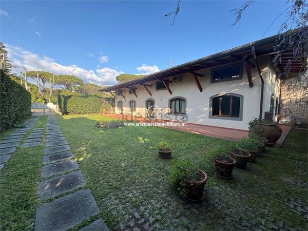 casa indipendente in affitto a Forte dei Marmi in zona Roma Imperiale