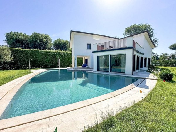 casa indipendente in affitto a Forte dei Marmi in zona Vittoria Apuana