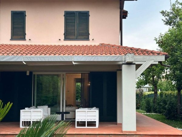 casa indipendente in affitto a Forte dei Marmi in zona Roma Imperiale