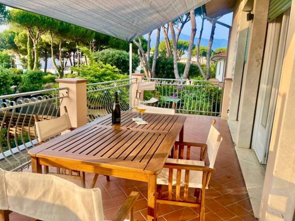 casa indipendente in affitto a Forte dei Marmi in zona Vittoria Apuana
