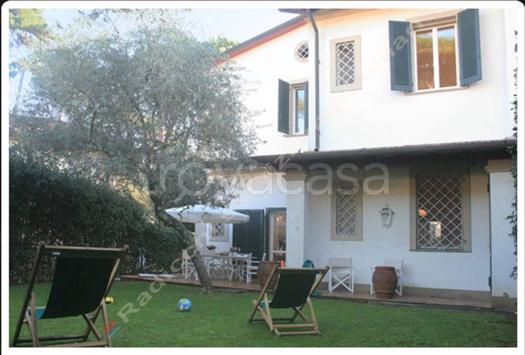 casa indipendente in affitto a Forte dei Marmi in zona Roma Imperiale