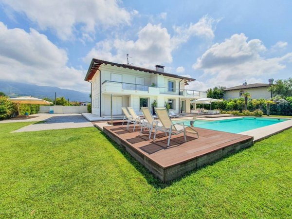 casa indipendente in affitto a Forte dei Marmi in zona Vittoria Apuana