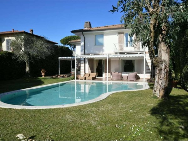 casa indipendente in affitto a Forte dei Marmi in zona Vittoria Apuana