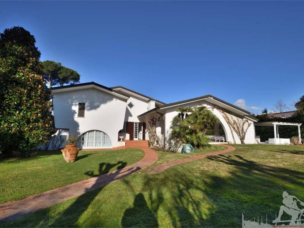 casa indipendente in affitto a Forte dei Marmi in zona Roma Imperiale