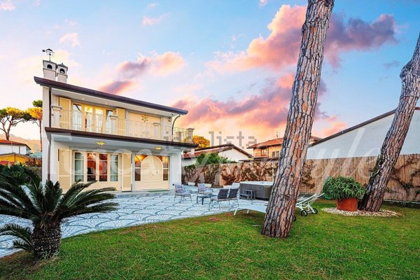 casa indipendente in affitto a Forte dei Marmi in zona Vittoria Apuana