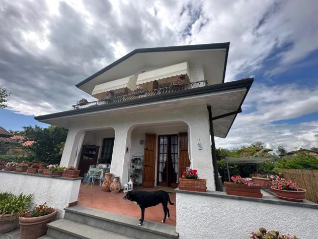 casa indipendente in affitto a Forte dei Marmi in zona Vittoria Apuana
