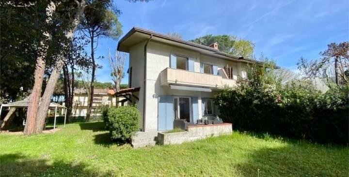 casa indipendente in affitto a Forte dei Marmi in zona Vittoria Apuana
