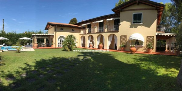 casa indipendente in affitto a Forte dei Marmi in zona Vittoria Apuana