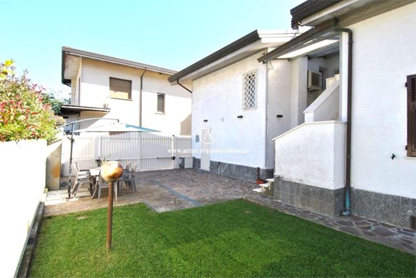 casa indipendente in affitto a Forte dei Marmi in zona Vittoria Apuana