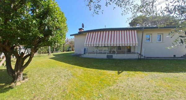 casa indipendente in affitto a Forte dei Marmi in zona Roma Imperiale