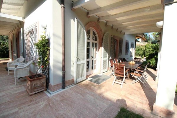 casa indipendente in affitto a Forte dei Marmi in zona Roma Imperiale