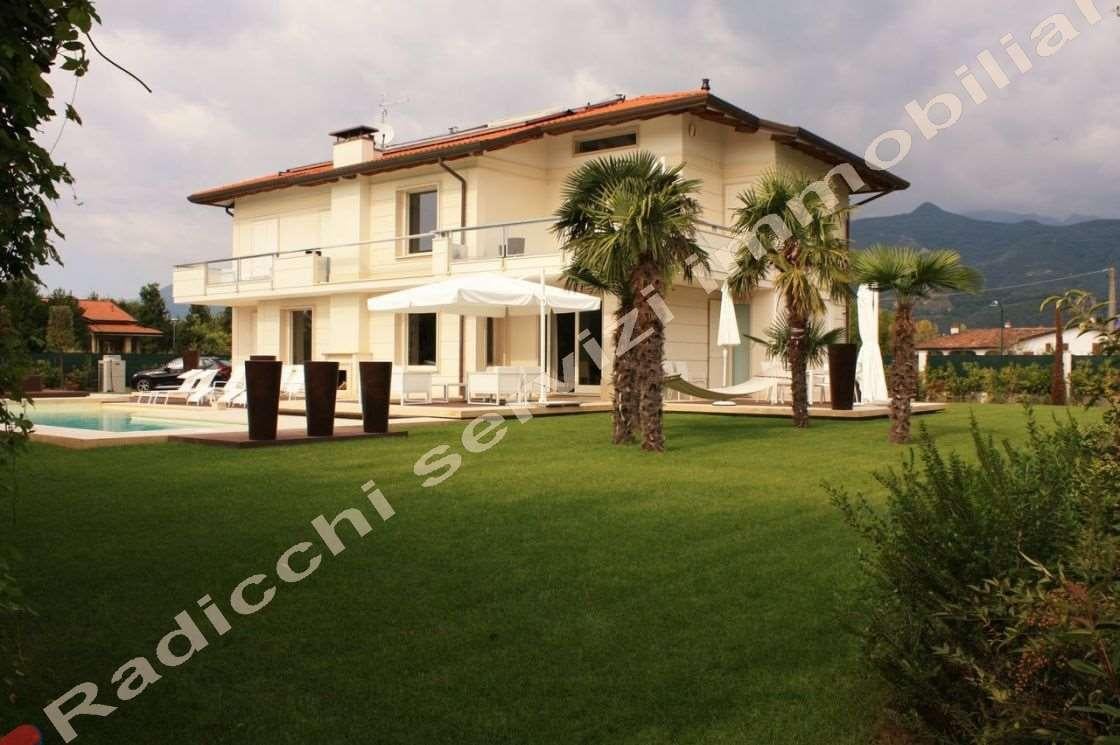casa indipendente in affitto a Forte dei Marmi in zona Vittoria Apuana