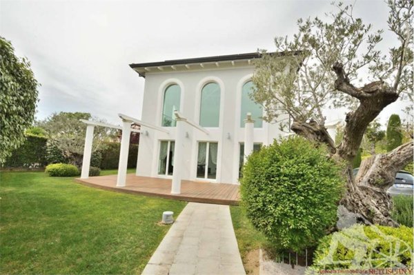 casa indipendente in affitto a Forte dei Marmi in zona Vittoria Apuana