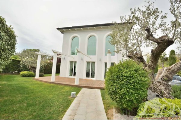 casa indipendente in affitto a Forte dei Marmi in zona Vittoria Apuana