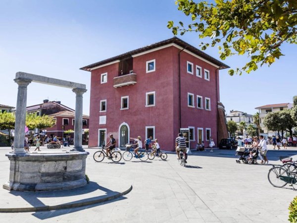 appartamento in affitto a Forte dei Marmi in zona Roma Imperiale