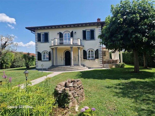 casa indipendente in affitto a Forte dei Marmi in zona Vittoria Apuana