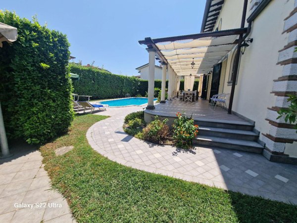 casa indipendente in affitto a Forte dei Marmi in zona Vittoria Apuana