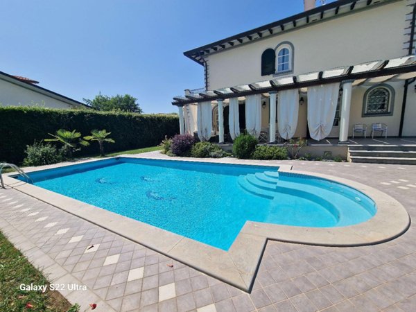 casa indipendente in affitto a Forte dei Marmi in zona Vittoria Apuana