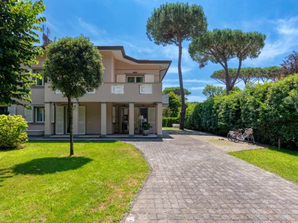 casa indipendente in affitto a Forte dei Marmi in zona Vittoria Apuana