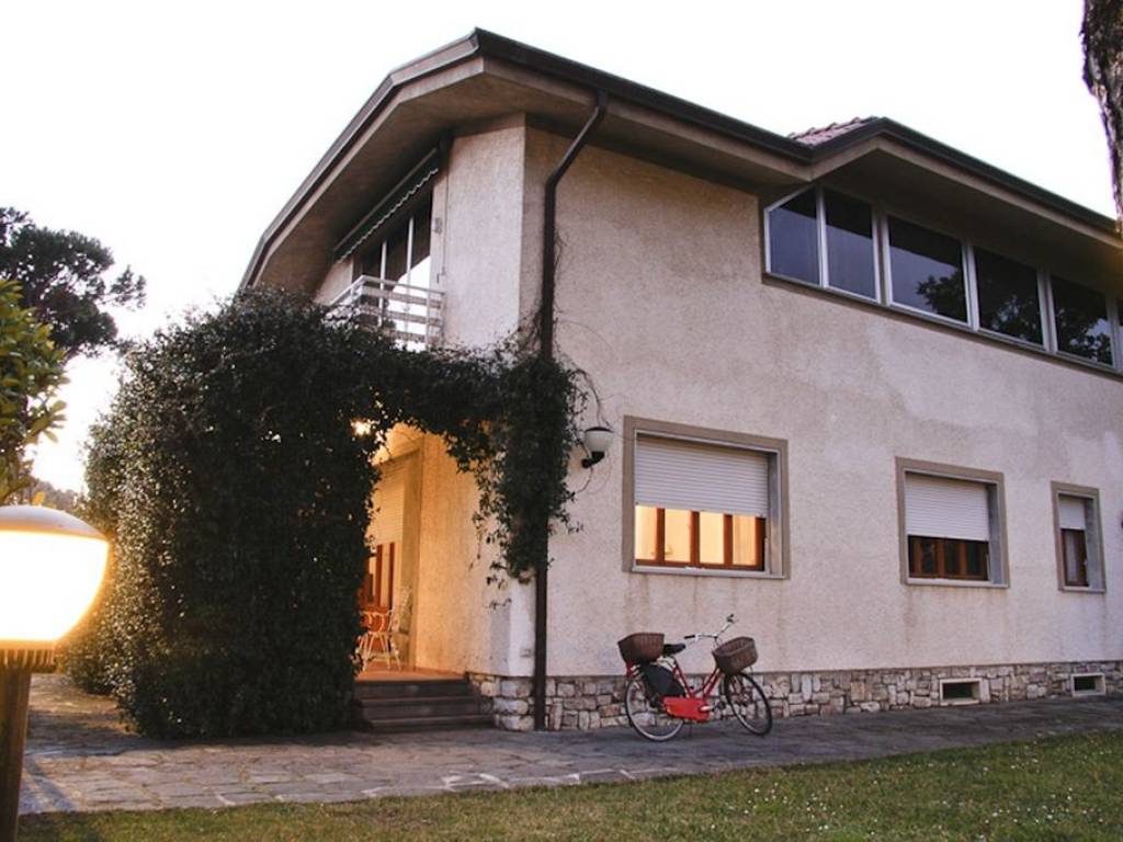 casa indipendente in affitto a Forte dei Marmi in zona Roma Imperiale