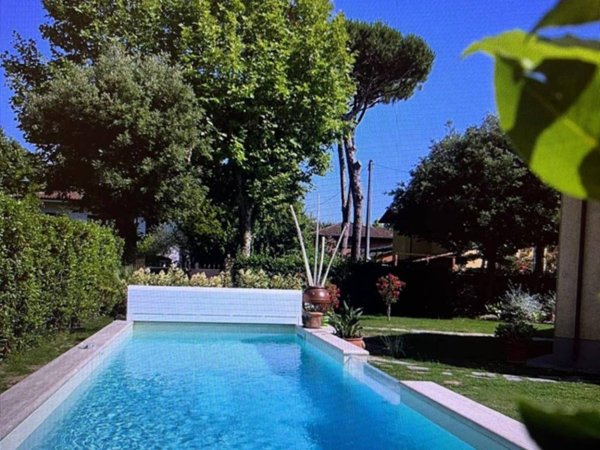 casa indipendente in affitto a Forte dei Marmi in zona Vittoria Apuana