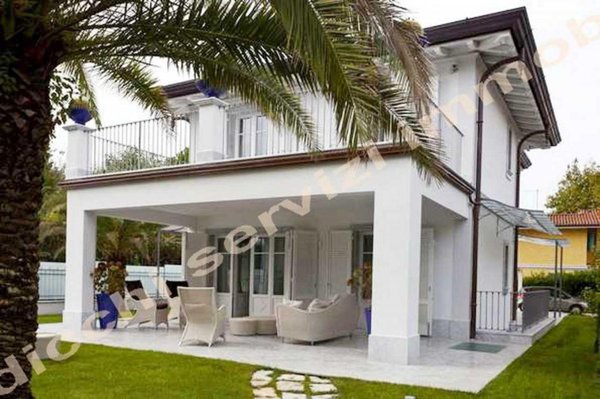 casa indipendente in affitto a Forte dei Marmi in zona Vittoria Apuana