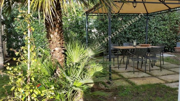 casa indipendente in affitto a Forte dei Marmi in zona Vittoria Apuana