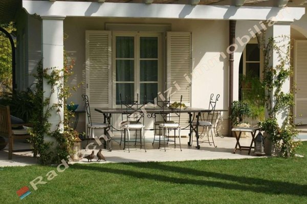 casa indipendente in affitto a Forte dei Marmi in zona Roma Imperiale